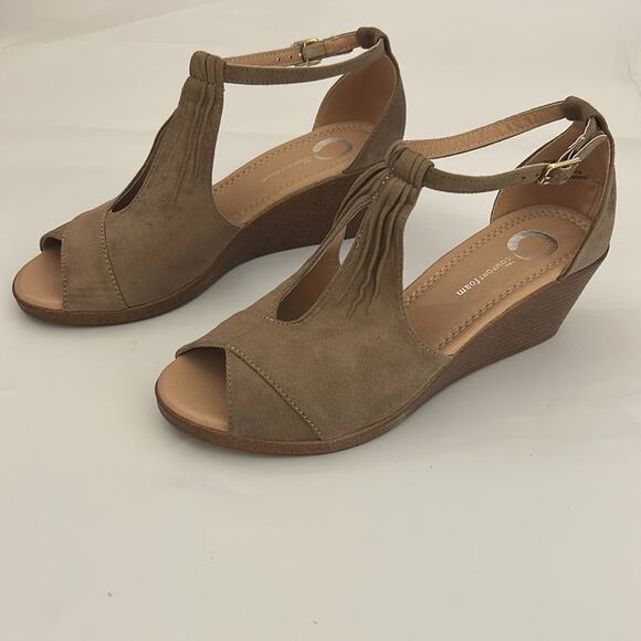 NIB Journee Collection Womens Kedzie Ankle Strap Center Cut Wedges Size 9 Taupe - Picture 2 of 8